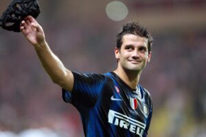 Inter Milan bổ nhiệm Cristian Chivu làm HLV trưởng mới