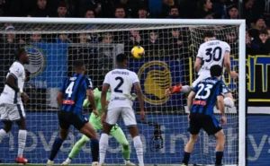 Napoli Bất Ngờ Mất Điểm Trước Genoa, Inter Milan Rút Ngắn Khoảng Cách Ngôi Đầu